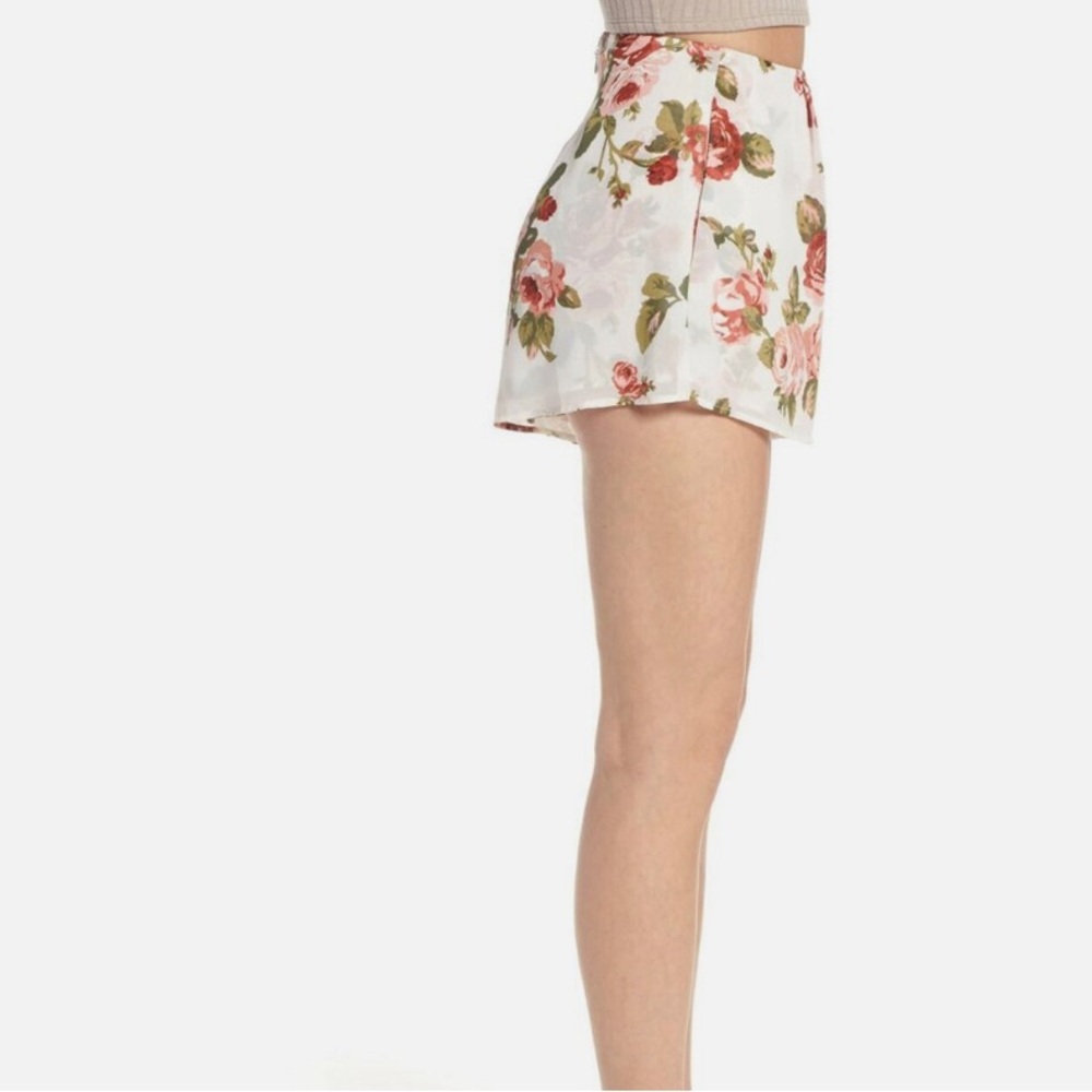 Show Me Your Mumu women’s floral print shorts